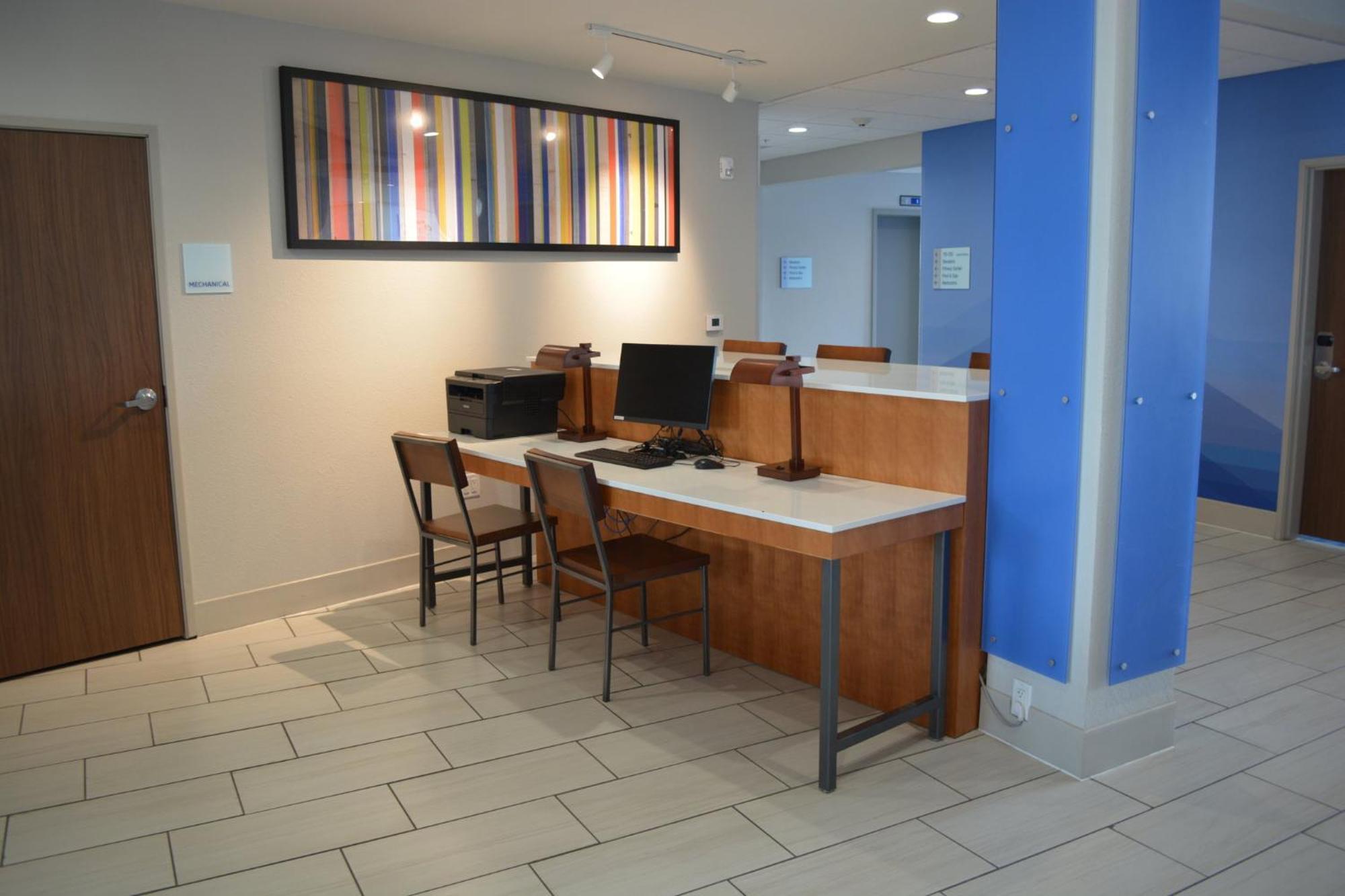 Holiday Inn Express & Suites Liberal Εξωτερικό φωτογραφία